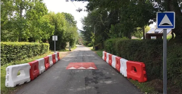 photo  la municipalité a installé un ralentisseur de vitesse rue des boucheries, pour la limiter à 30 km/h.  &copy;  le maine libre 