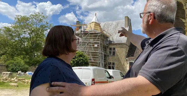 photo  marie-françoise et jean-françois lecomte restaurent dans les règles de l’artce monument classé dans lequel ils vivent depuis 2012.  &copy;  ouest-france 