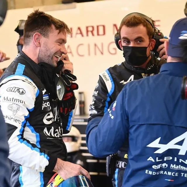 photo matthieu vaxivière n’était pas mécontent de sa prestation sur l’alpine a480 à l’issue de la première séance qualificative où il est parvenu à se glisser entre les deux toyota.  ©  franck dubray