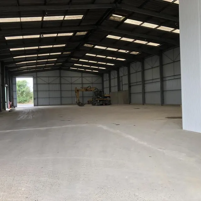 photo l’ancien centre de tri accueille désormais une base logistique pour le futur prestataire de ramassage de déchets.  ©  le maine libre