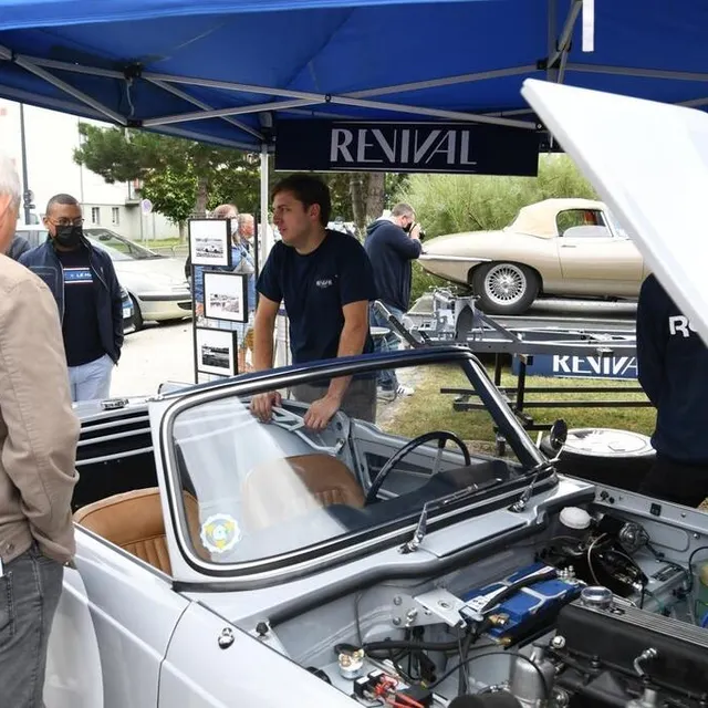 photo les jeunes talents du garage revival ont intéressé les passionnés d’autos.  ©  ouest-france