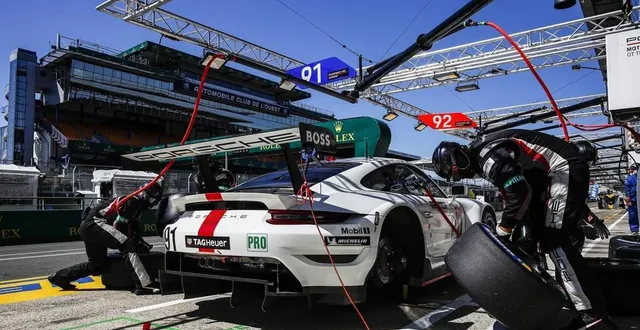 photo  porsche 911 rsr.  &copy;  porsche / juergen tap 