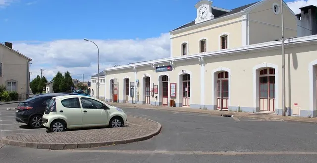 photo  le rendez-vous est donné devant la gare, mercredi 25 août à 10 h, pour redécouvrir le passé cheminot de thouars.  &copy;  archives co 