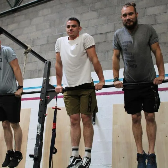 photo hugo costenoble, thomas, coach en apprentissage et kévin bommert.  ©  le maine libre