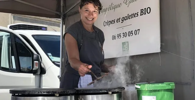 photo  angélique guiochereau, crêpière, est présente au marché de la flèche tous les mercredis matins.  &copy;  ouest-france 
