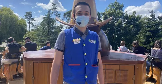 photo  nicolas, 20 ans, s’occupe tout l’été du manège « l’apache » à papéa, près du mans (sarthe).  &copy;  ouest-france 