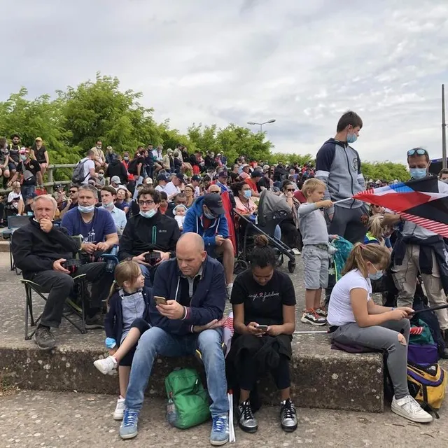 photo les passionnés sont arrivés bien avant le départ de la course.  ©  le maine libre