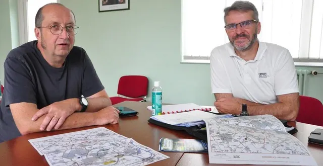 photo  ludovic dalaine (à gauche) et noël perpoil ont concocté cette randonnée d’une distance de 11,7 km.  &copy;  le maine libre 