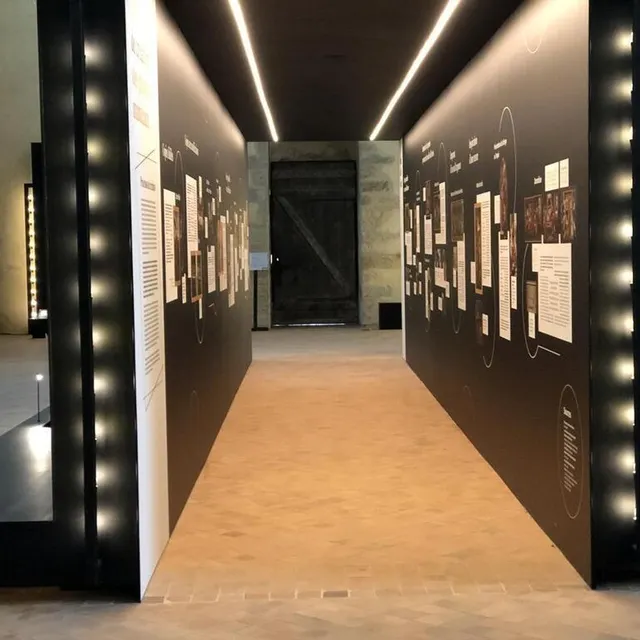 photo le tunnel immersif de l’exposition « trésors d’art sacré », dans l’abbatiale.  ©  le maine libre