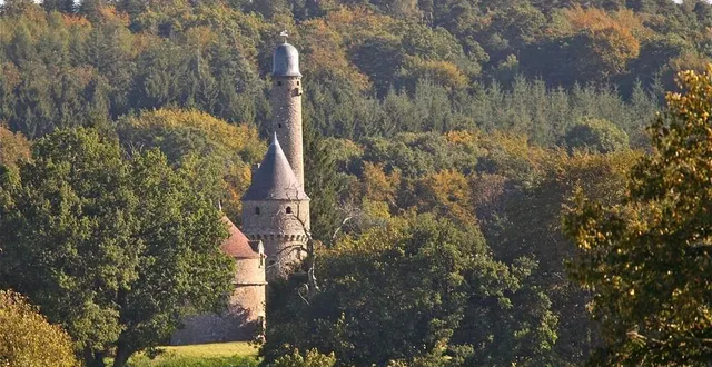 photo  la tour de bonvouloir se cache au cœur de la forêt d’andaine.  &copy;  gérard houdou, ouest-france 