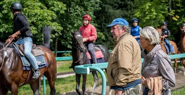 photo  henri-alex et yvette pantall font tourner le bois du coin depuis de nombreuses années : l’un au centre d’entraînement, l’autre à l’élevage.  &copy;  ouest-france 