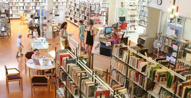 photo  la médiathèque de thouars propose un système de drive sans pass sanitaire.  &copy;  archives co 