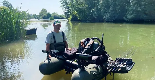 photo  dave barbier sur son flot tube. la pêche est l’une des activités phares du loir.  &copy;  dave barbier 