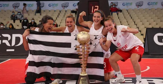 photo  les rennaises aurore pautou, arzhelenn chavoutier, gaëlle chabrier et yulizh teillère, championnes de france de basket 3x3.  &copy;  dr 