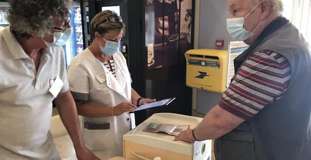 photo  l’hôpital d’alençon (orne) effectue le contrôle du passe sanitaire dans le hall d’entrée.  &copy;  ouest-france 