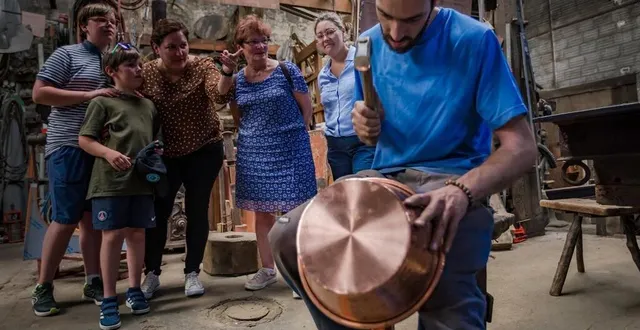 photo  l’atelier du cuivre propose des démonstrations au public  &copy;  sabina lorkin 