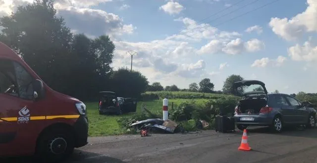 photo  deux voitures sont entrées en collision sur la d225, à chanu, dans l’orne, ce mardi 24 août 2021.  &copy;  ouest-france 