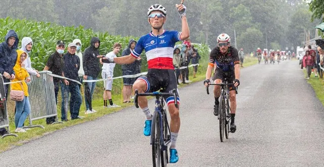 photo  le doigt pointé vers le ciel, le nantais axel mariault s’est imposé dimanche.  &copy;  dominique breugnot 