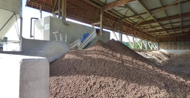 photo  après apport de chaux, les boues sont à destination de l’épandage  &copy;  ouest-france 