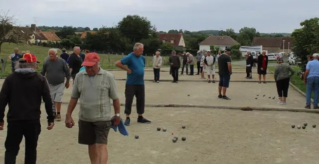 photo  les adhérents de générations mouvement apprécient de retrouver les terrains de pétanque.  &copy;  le maine libre 