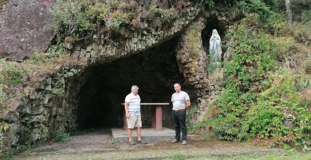 photo  pierre collet, président de l’association et françois montambault,trésorier, sont devant la grotte du moulin.  &copy;  ouest-france 