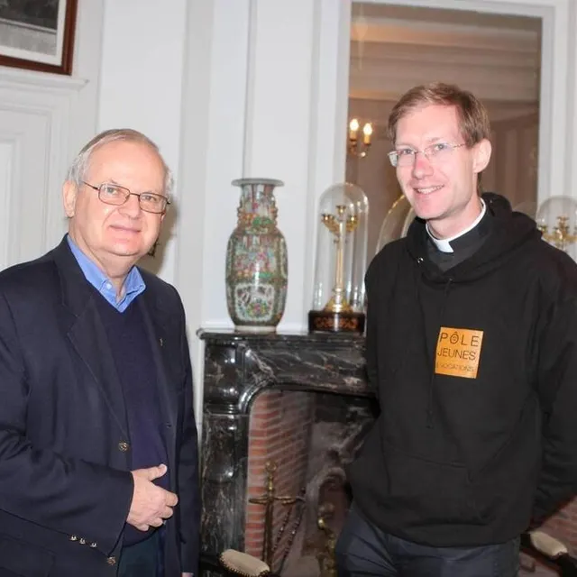 photo parmi les faits marquants de son passage à la flèche, l’accueil d’un jeune prêtre, le père marc isnard.  ©  archive le maine libre