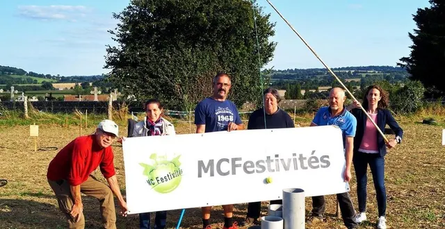 photo  le président, richard champin (au centre) et des membres de l’association. ils ont commencé, en début de semaine, à tracer le terrain.  &copy;  ouest-france 