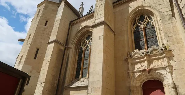 photo  on entre dans la chapelle par une petite porte au pourtour sculpté, appelée « porte du seigneur ».  &copy;  co 