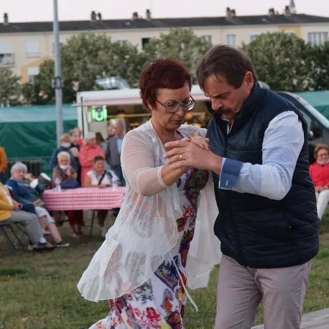 photo les danseurs ont fait une démonstration de tango argentin.  ©  photo le maine libre