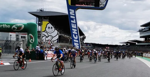 photo  le grand départ des 24 heures du mans vélo a été donné à 15 heures par bernard hinault.  &copy;  morgan delarue 
