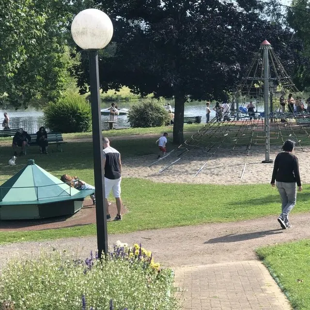 photo la base de loisirs de luché est l’endroit idéal pour pique-niquer ou faire une pause.  ©  le maine libre