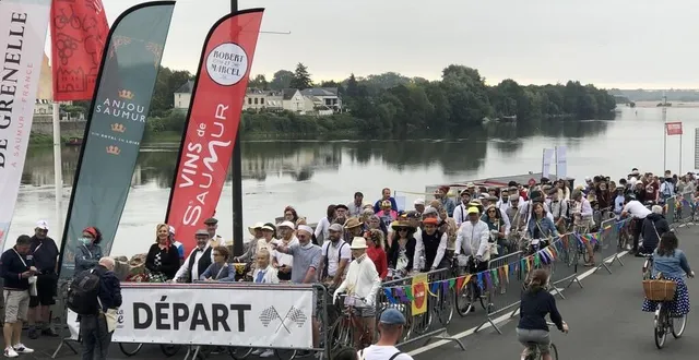 photo  saumur, quai lucien gautier, dimanche 29 août 2021. les participants du premier départ de l’anatole laguibole sur le point de s’élancer.  &copy;  co 