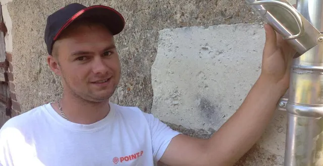 photo  avec sa mention complémentaire en zinguerie, pierre taisne réalise des descentes de gouttières complexes.  &copy;  le maine libre 
