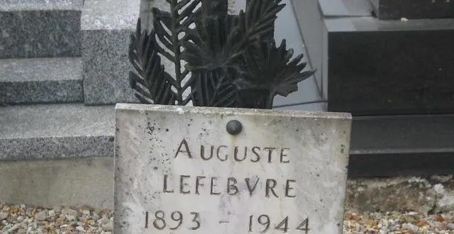 photo  la plaque apposée sur la tombe du résistant auguste lefebvre.  &copy;  ouest-france 