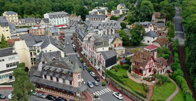 photo  à bagnoles-de-l’orne, les professionnels du tourisme ont du mal à recruter du personnel.  &copy;  stéphane geufroi, ouest-france 