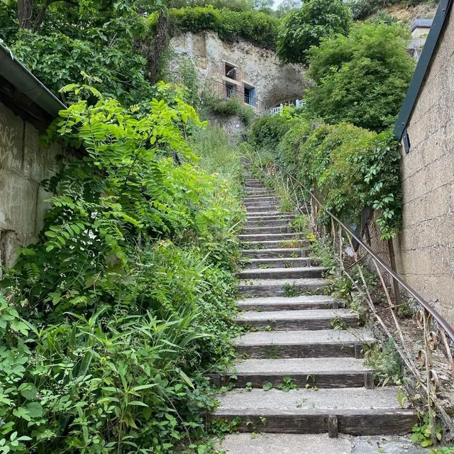 photo le village de trôo se visite par ses escaliers et ses sentiers pentus.  ©  yanne boloh