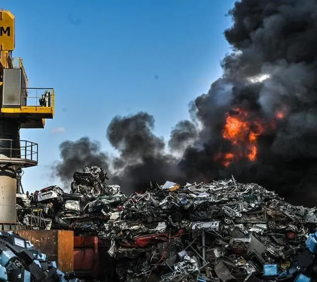 photo les pompiers devraient rester sur place une bonne partie de la nuit.  ©  denis lambert
