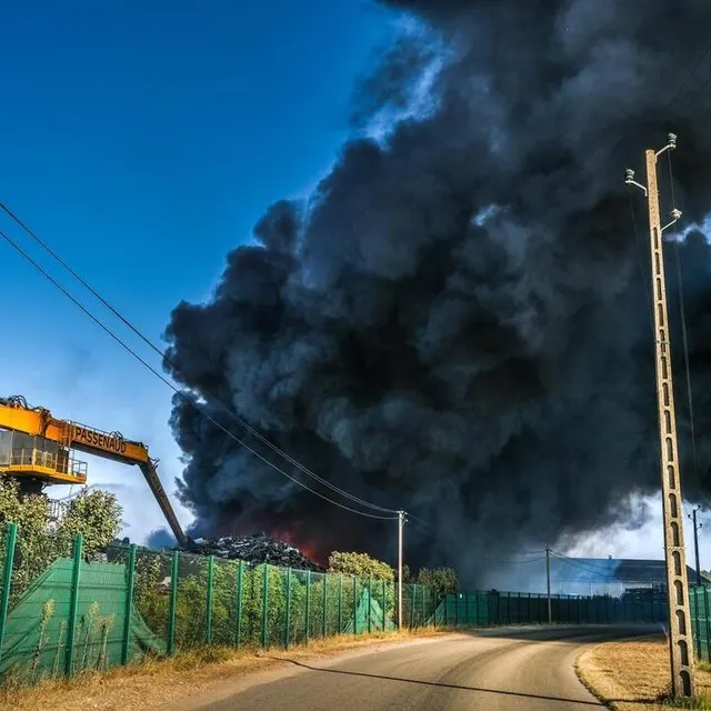 photo les pompiers devraient rester sur place une bonne partie de la nuit.  ©  denis lambert