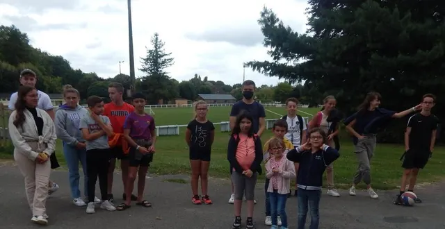 photo  les enfants et adolescents répondaient à l’invitation de ronan constans en service civique à la mairie de vaas.  &copy;  le maine libre 