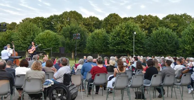 photo  la commune dispose d’un vaste espace dédié à la culture derrière l’église, utilisé lors du concert de jazz en juillet.  &copy;  archives le maine libre 