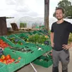 photo benoît chalmond s’est installé dans la commune pour son activité de maraîchage bio.