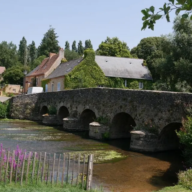 photo le vieux pont permet d’admirer le paysage de la vègre.  ©  ouest-france