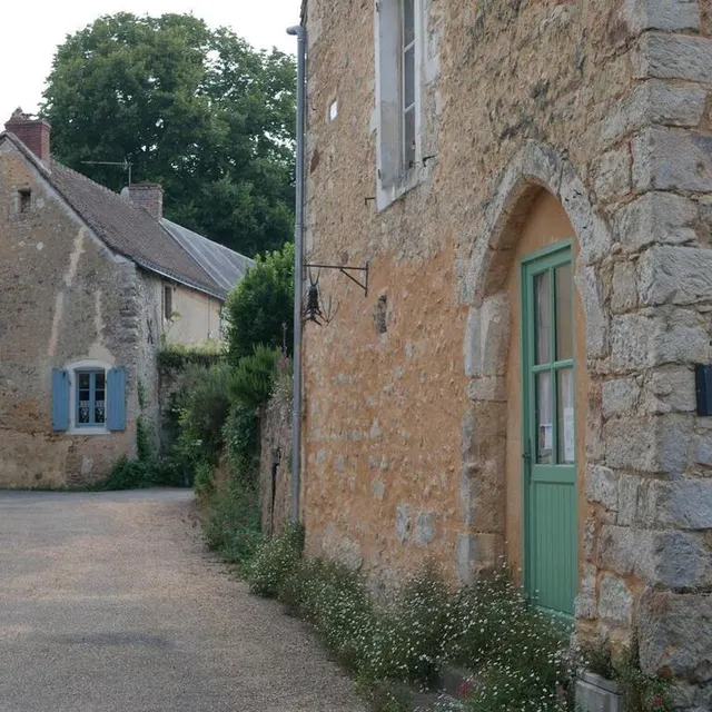 photo dans les rues de la petite cité de caractère d’asnières sur vègre, dans la sarthe.  ©  ouest-france