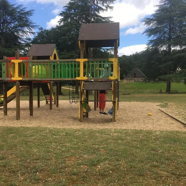 photo de nouveaux jeux seront installés face à la maison de la forêt (au fond).  ©  le maine libre
