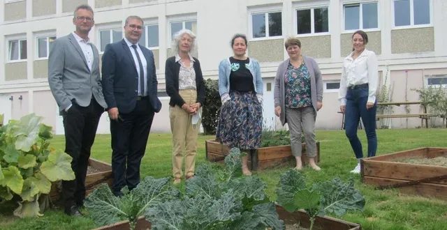 photo  de gauche à droite : joachim lorusso (adjoint principal), ilyas cali (principal), paola lometti (conseillère principale d’éducation), alice quentin (adjointe gestionnaire), sylvie maillard (assistante de gestion) et morgane desert (assistante de direction).  &copy;  ouest-france 