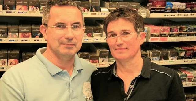 photo  pierre hervé et véronique chapelain, les gérants du bar-tabac le rallye, là où les deux heureux gagnants ont remporté 12 millions d’euros au loto.  &copy;  ouest-france 