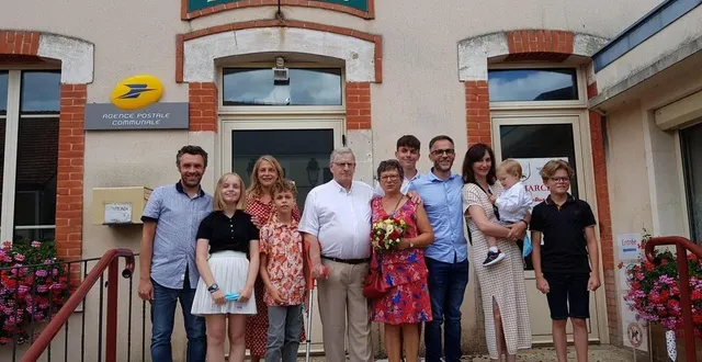 photo  ginette et jean-claude accompagnés de leurs enfants et petits-enfants ont pu récemment fêter leurs noces d’or.  &copy;  le maine libre 