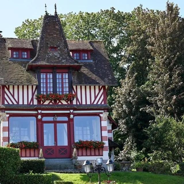 photo à bagnoles-de-l’orne, de belles demeures à colombages.  ©  stéphane geufroi, ouest-france