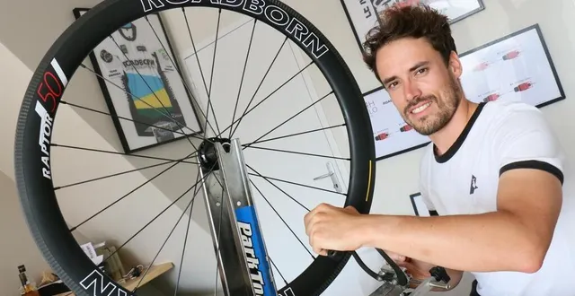 photo  avec kévin bacle, simon barbier a créé en 2016 une marque de roues artisanales en carbone.  &copy;  ouest-france 