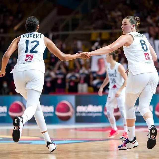 photo comme ici à strasbourg lors du championnat d’europe, la connexion entre les deux sarthoises fonctionne toujours aussi bien.  ©  julien bacot/ffbb